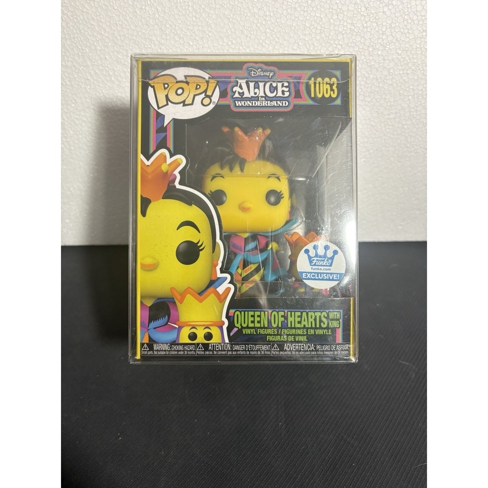 Funko Pop QUEEN OF HEARTS with KING #1063 Black Light - Includes Protector - NEW - Picture 1 of 6